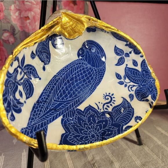 DECOUPAGE CLAM SHELL DECOUPAGE BLUE BIRD ON A CLAM SHELL TRINKET DISH - Picture 2 of 10